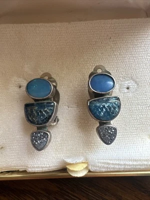 Amy Kahn Russell AKR Adventurine? 珍珠海蓝宝石纯银柱状耳环 — 第 1/4 张图片