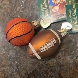 Miniatura Fútbol Baloncesto Vidrio Soplado Adorno de Navidad por Old World Sports - Imagen 1 de 10
