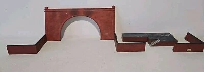 COLLECTION OF SKALEDALE HORNBY OO GAUGE BRICK TRACKSIDE ACCESSORIES TUNNEL ETC - Image 1 of 4