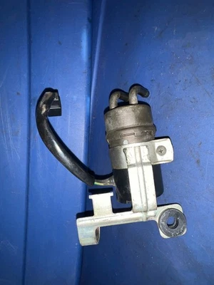 1996-2004 Suzuki Intruder VS 800 VS800 Gas Fuel Tank Pump - Image 1 of 3