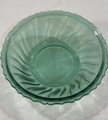 Ensalada/tazón para servir Jeanette Swirl Ultramarine Green Depresión años 30 con borde de vidrio Foto 1 de 4