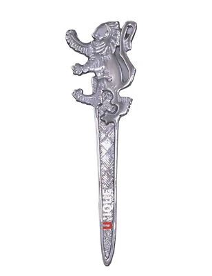 Pin de falda escocesa Highland Lion diseño desenfrenado para hombre acabado cromado 4 largos Foto 1 de 3