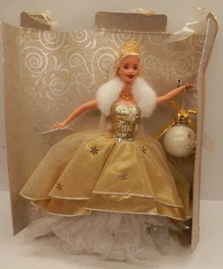 Muñeca Barbie Mattel de colección Celebration 2000 c. 1999 con vestido dorado y corona - Imagen 1 de 2