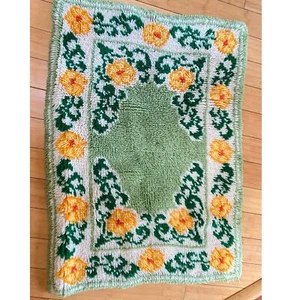 Handmade Latch hook rug Vtg 38x27 green yellow Flower Boho Granny Core wall hang - Picture 1 of 5