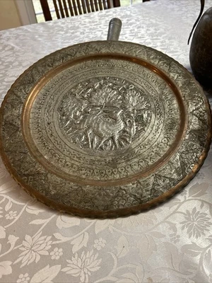 Bandeja persa vintage de cobre persa perseguida a mano Ghalamzani 15" ciervo hecha a mano Foto 1 de 4