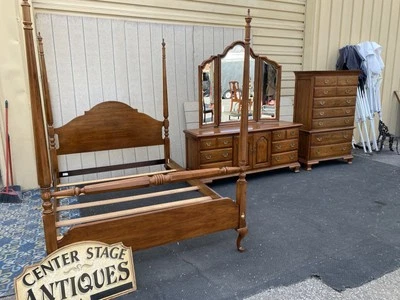 66572   THOMASVILLE Fisher  Park High Chest Dresser w/ Mirror Queen  Poster Bed - Image 1 of 4