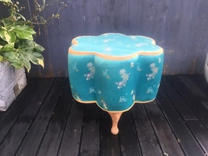 VINTAGE 1960'S ORIENTAL SILK FLORAL FLOWER BOUDOIR FOOT STOOL POUFFE JAPONISME - Picture 1 of 17