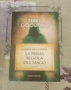 LIBRO LA SPADA DELLA VERITA' LA PRIMA REGOLA DEL MAGO VOLUME 1 TERRY GOODKING! - Foto 1 di 2