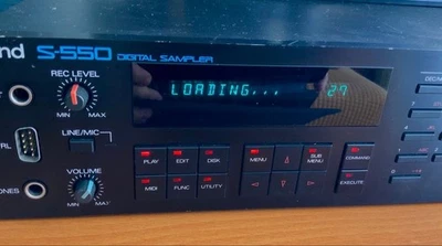 Roland S-550 Digital Sampler Rack Synthesizer system discs Operation confirmed - Image 1 of 4