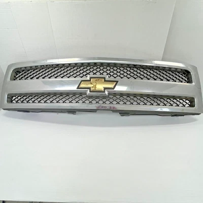 REJILLA RADIADOR SUPERIOR CHEVROLET SILVERADO 1500 2007-2013 USADA 25810707 OEM Foto 1 de 4