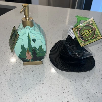 Dispensador de bomba de jabón/loción Wicked Black Hat o Glinda & Elphaba - Tú eliges Foto 1 de 4