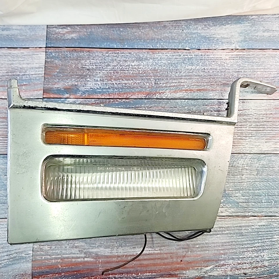 Lincoln Continental 1974-1979 conjunto de luces marcadoras laterales delanteras derechas OEM Foto 1 de 4