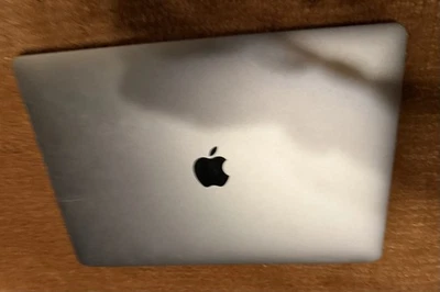 MacBook Pro "Core i5" 2.0 13" Late 2016 for Parts - Image 1 of 4