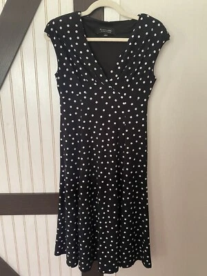 Elegante Vestido Evan-Picone Negro Etiqueta Lunares Blanco y Negro Cuello en V Talla 6 Foto 1 de 4