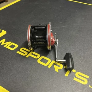 Penn Special Senator 113 H 4/0 mit Accuframe Angelrolle mit Carbon Drag - Bild 1 von 7