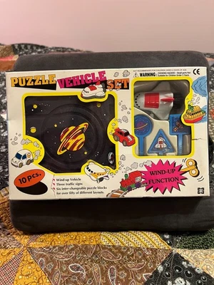 Vintage Puzzle Wind up Space Shuttle Set #9281S - 10 pieces. Brand New/Old Stock - Image 1 of 4