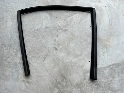 97-03 BMW E39 528 530 525i Puerta Trasera Derecha VENTANA CRISTAL CANAL GOMA SELLO Foto 1 de 4