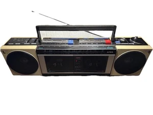 AIWA 4 BAND STEREO RADIO CASSETTE RECORDER MODEL CS-W330  BEIGIE AS IS - Picture 1 of 11