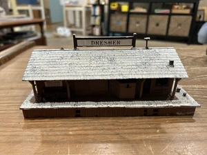 Plastic DRESHER HO Scale Wells Fargo Express Station With Snow - Picture 1 of 7