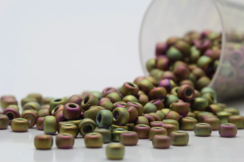 Miyuki Round Rocailles 8/0 Seed Beads - 15grs Bag Various colors - PS45 - Image 1 of 1