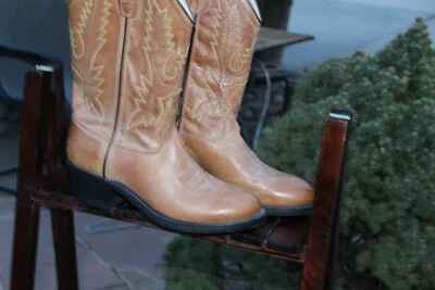 BOTAS VAQUERAS OLD WEST JÓVENES/NIÑAS TALLA 40/7 MARRÓN CLARO HECHAS EN INDIA Foto 1 de 4