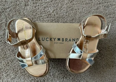 Sandalias Evie metálicas doradas y plateadas Lucky Brand para niñas nuevas $38 talla 10M Foto 1 de 4