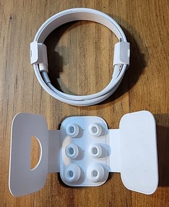 Cable de carga Lightning a USB-C genuino Apple AirPods Pro 2da generación y puntas para los oídos 6 - Imagen 1 de 3