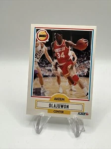 Tarjeta de baloncesto Fleer Akeem Olajuwon #73 1990 Rockets Hof - Imagen 1 de 2