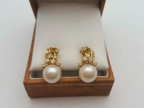 Aretes solitarios de perlas blancas de corte redondo de 3 quilates para mujer con acabado de oro amarillo de 14 quilates Foto 1 de 3