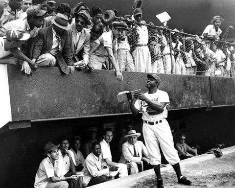 1947 Brooklyn Dodgers JACKIE ROBINSON in Cuba Glossy 8x10 Photo Print Poster Cover