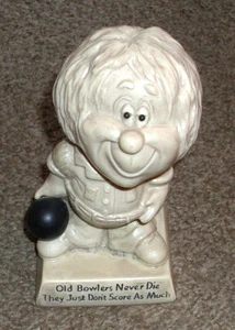 Vintage 1971 R. & W. Berries Company. Bowling Figur "Old Bowlers Never Die" - Bild 1 von 2