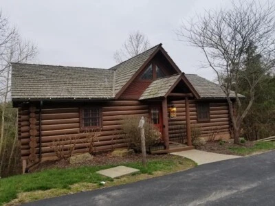 Cabina de 2 dormitorios Pascua WKND 2026 Big Cedar Wilderness capacidad para 6 Foto 1 de 4