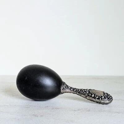 Huevo victoriano de madera de ébano y plata Foto 1 de 4