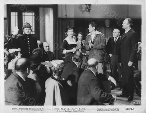 Foto de prensa 1957 The Tin Star película Henry Fonda y Anthony Perkins de colección 8x10  - Imagen 1 de 1