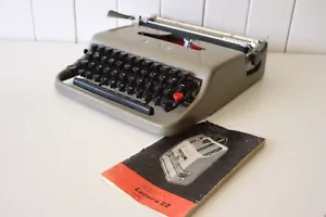 Excellent Condition - OLIVETTI Lettera 22 Portable Typewriter + Original Case - Picture 1 of 12