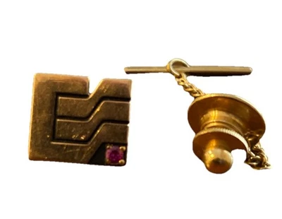 Tachuela de corbata de oro 10K de colección de los años 80 con rubí cuadrado ECI Company durante 20 años con caja de terciopelo Foto 1 de 3