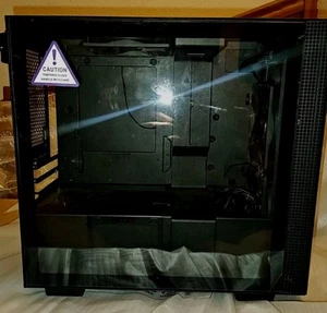 NZXT H210i Mini-ITX Gehäuse – Schwarz - Seitenfenster + Netzteil - Bild 1 von 8