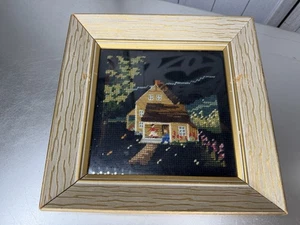 Vintage gerahmte Nadelspitze Kunst Bauernhaus Veranda Szene Cottagecore Dekor 10 x 10 Zoll - Bild 1 von 7