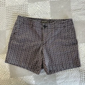 Women's Eddie Bauer Geometric Print Stretch Chino 5” Shorts 6 Gray/Red/Silver - Picture 1 of 9