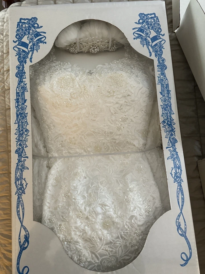 Davids Bridal Wedding Dress - Image 1 of 4