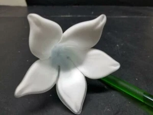 ART GLASS HAND BLOWN WHITE LILY BENT NECK LONG STEM GLASS FLOWER 19 3/4" - Picture 1 of 4