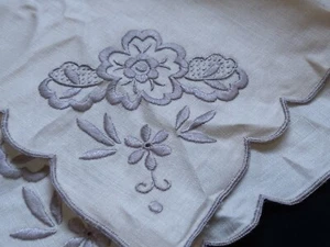 Juego de 6 servilletas bordadas vintage de lino marfil con bordado topo 12" cuadradas  - Imagen 1 de 3