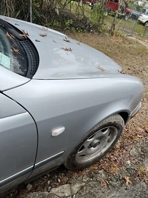 Mercedes-Benz W208 CLK430 CLK320 1997 1998 1999 guardabarros original genuino OEM DIESTRO Foto 1 de 2