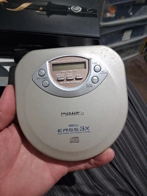 CD player pessoal Aiwa XP-V7260C com 48 segundos anti-choque peças não testadas - Imagem 1 de 2