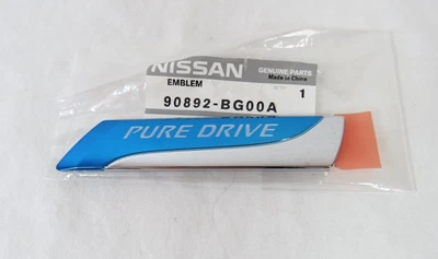 Emblema Nissan Pure Drive Altima Juke Sentra Versa emblema de porta-malas traseiro original do fabricante - Imagem 1 de 3