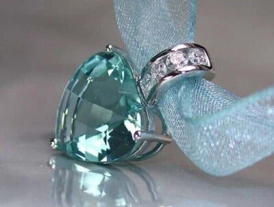 Colgante para mujer enchapado en oro blanco de 14k corte corazón aguamarina simulada con cadena Foto 1 de 4