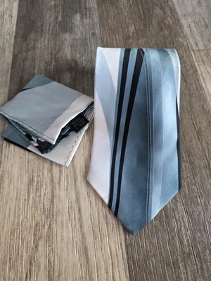 Corbata de diseñador de seda Steven Land con cuadrado de bolsillo. Verdes.  Vintage Foto 1 de 4