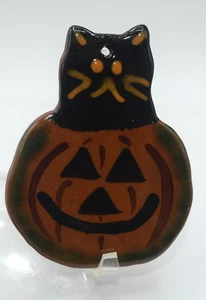 Pennsylvania Redware Volkskunst Halloween Katze Kürbis Ornament 3,5" signiert - Bild 1 von 5