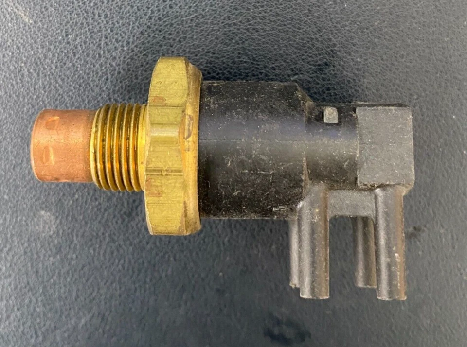 SMP PVS144 NEW Ported Vacuum Switch - Image 1 of 4