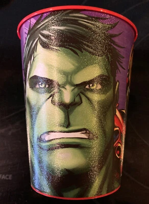 Taza HALLMARK MARVEL AVENGERS IRON-MAN CAPITÁN AMERICA HULK Party Stadium 16 oz Foto 1 de 3